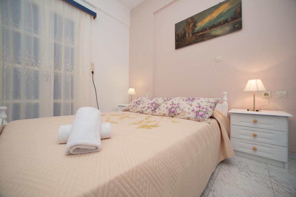 Aparthotel Bella Sant à Períssa Extérieur photo